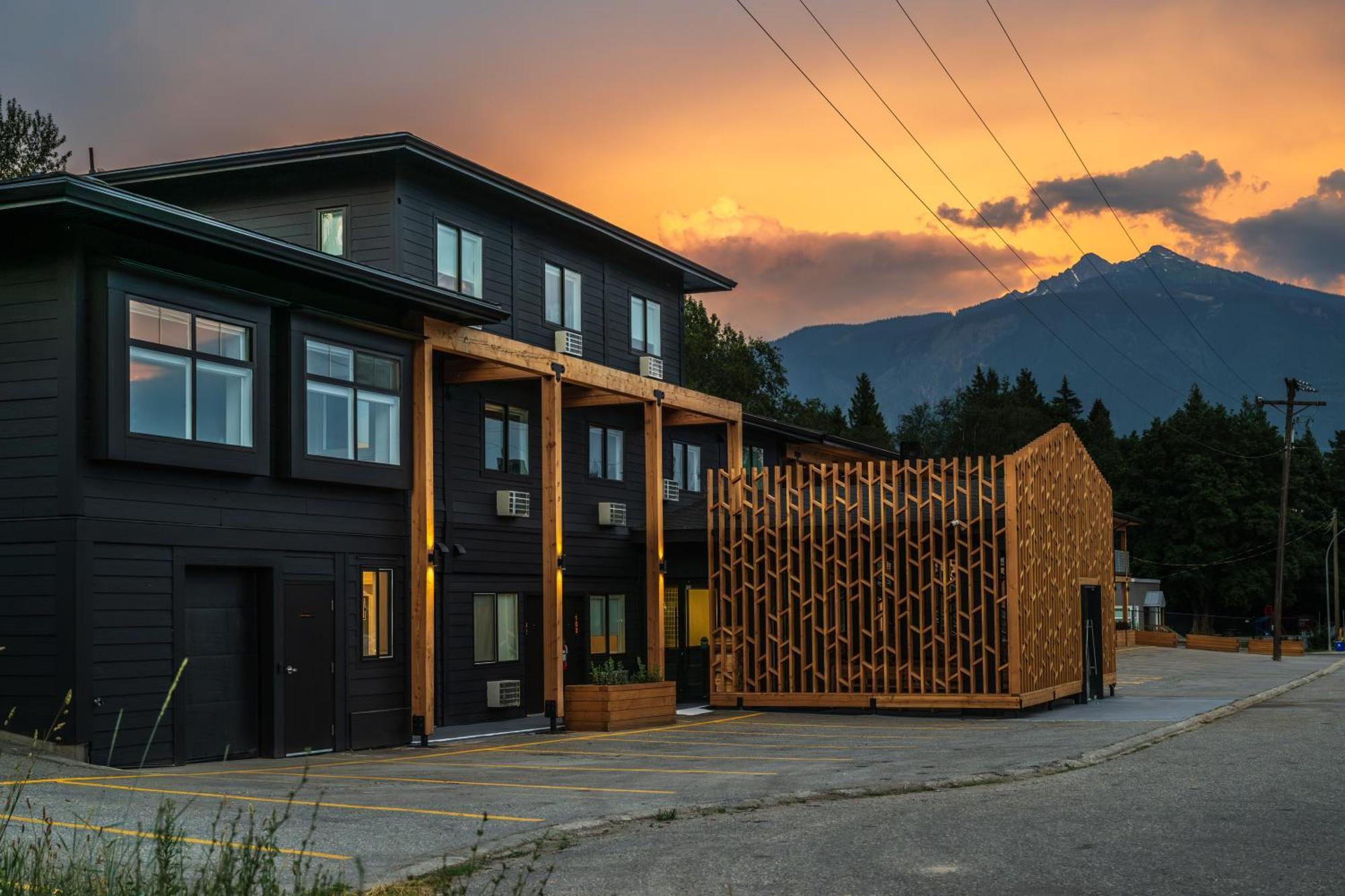 Vrge Revelstoke Hotel Exterior foto