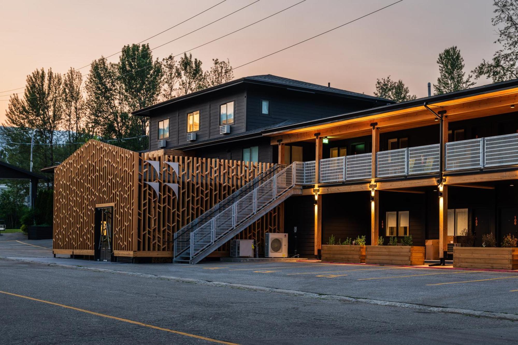 Vrge Revelstoke Hotel Exterior foto